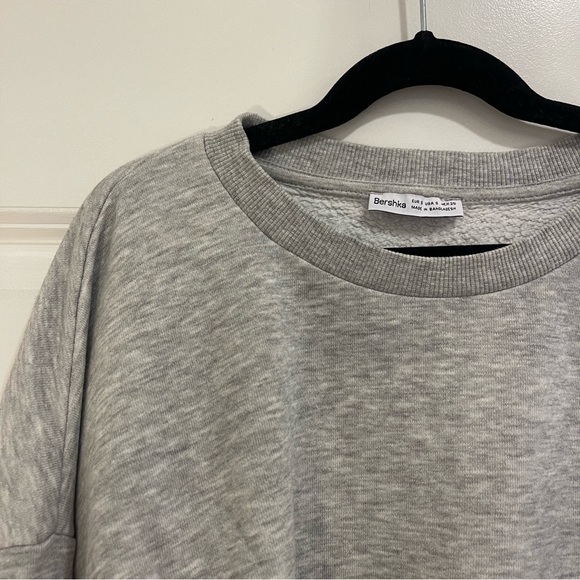 SIZE S | Women’s Cropped Gray Sweater/Sweatshirt - Picture 3 of 4